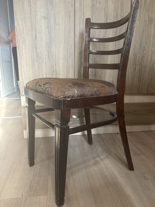 Стулья деревянные