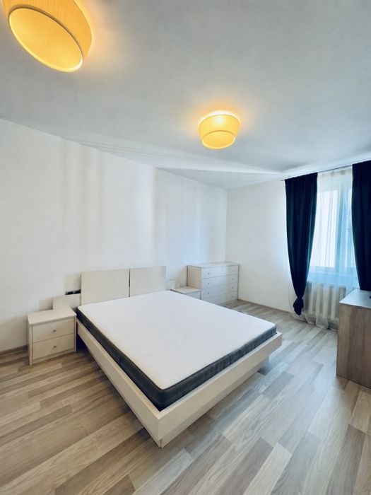 Apartament cu 3 camere de inchiriat in zona Tractorul Coresi Mall la Isaran,et 9/10 cu loc de parcare privat