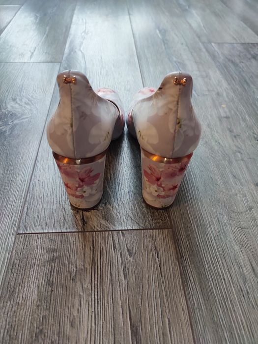 Pantofi de dama cu imprimeuri mărimea 37