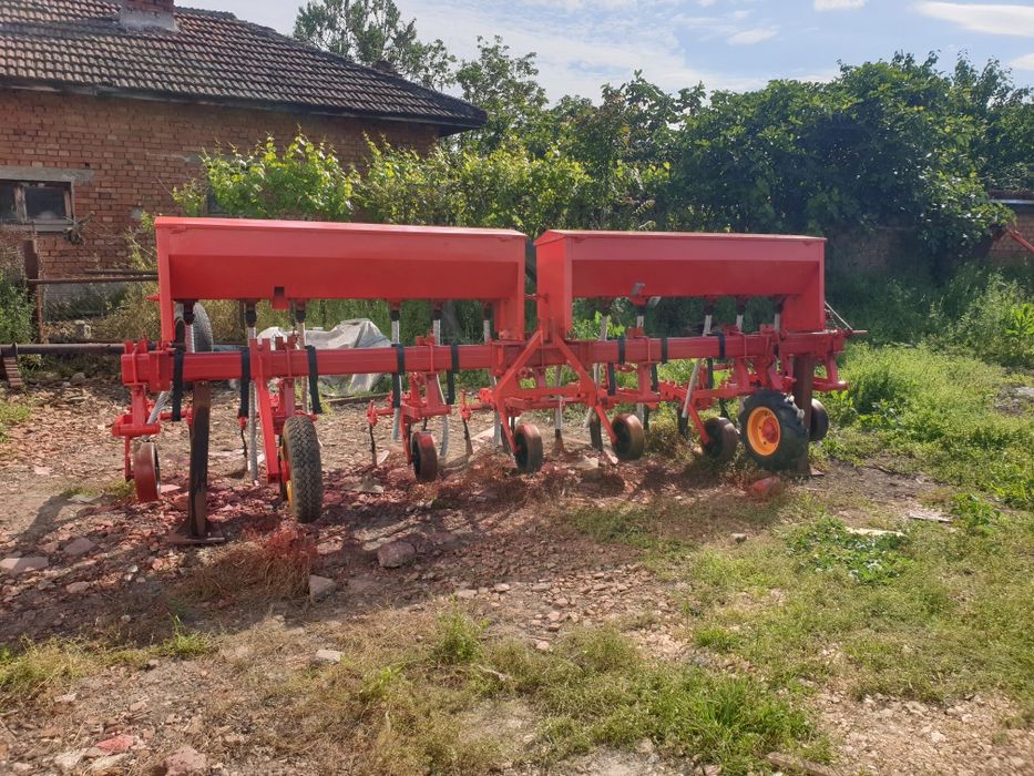 Окопен култиватор с торовнасяне, шест редов.