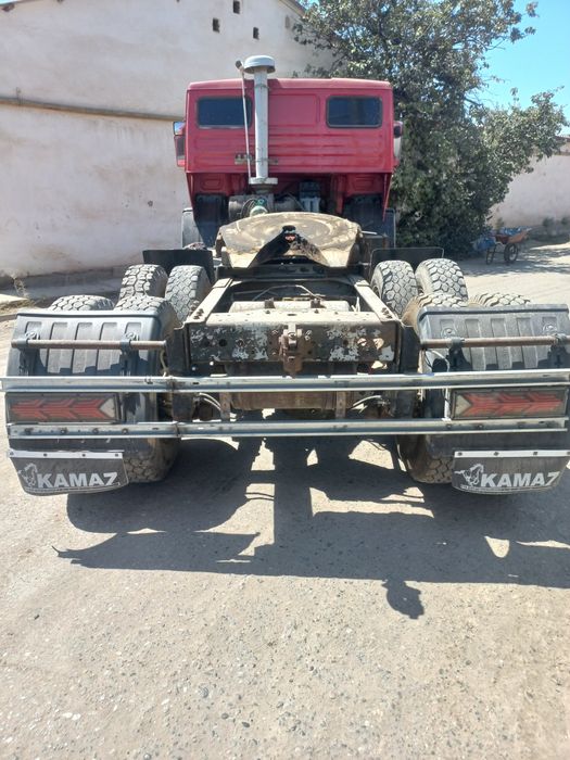 Kamaz tegach sotiladi