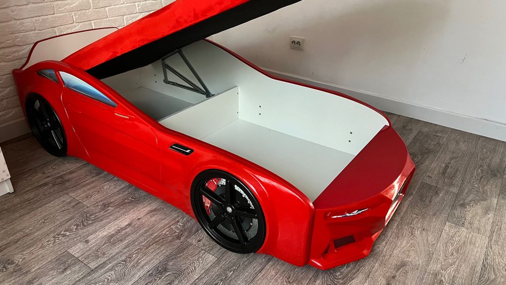 Детская кровать машинка