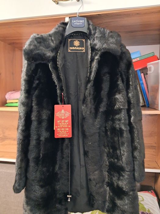 Продам 2 шубы 52 и 42 размер