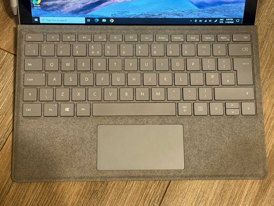 Microsoft Surface Pro 5 i5 7300U/8RAM/256SSD/Intel UHD/QHD Touch