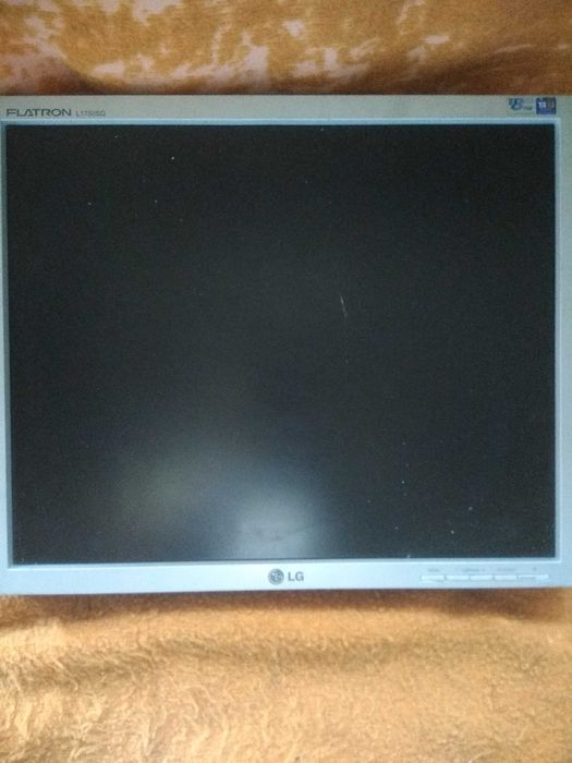 Компютърни монитори клавиатури ,мишки