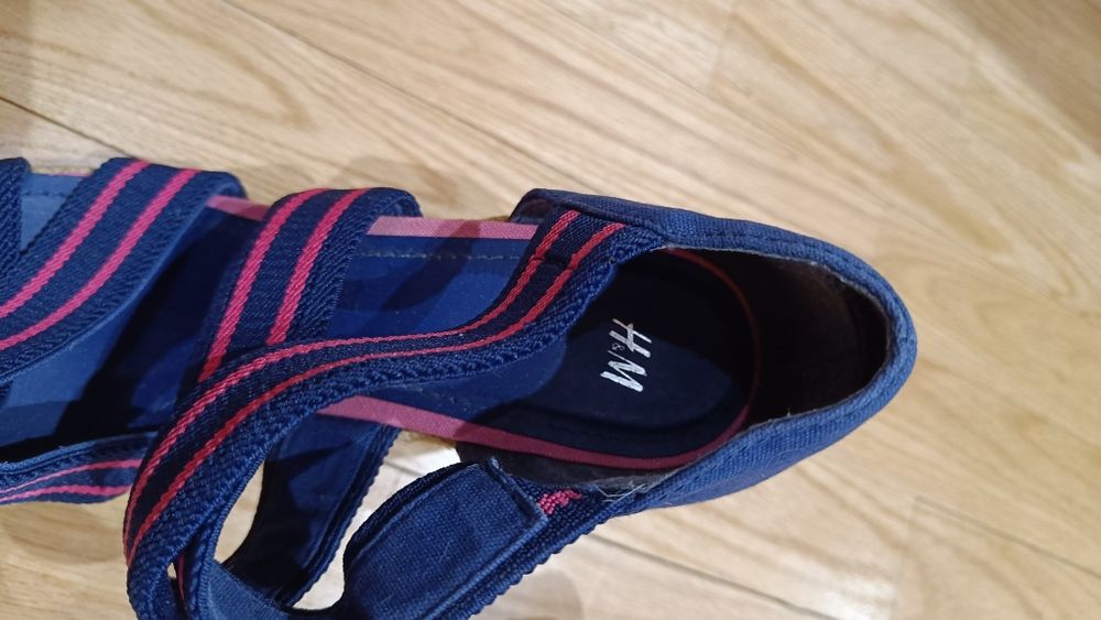 Сандали на платформа H&M