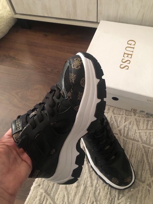 Оригинални дамски обувки GUESS 41 номер