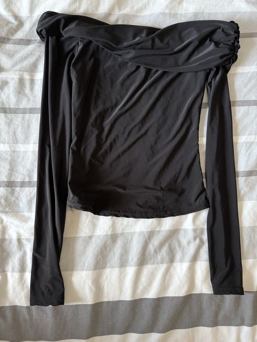 Нова блуза с голи рамене