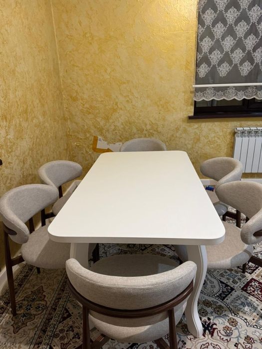 Стол, стулья кухоннся мебель