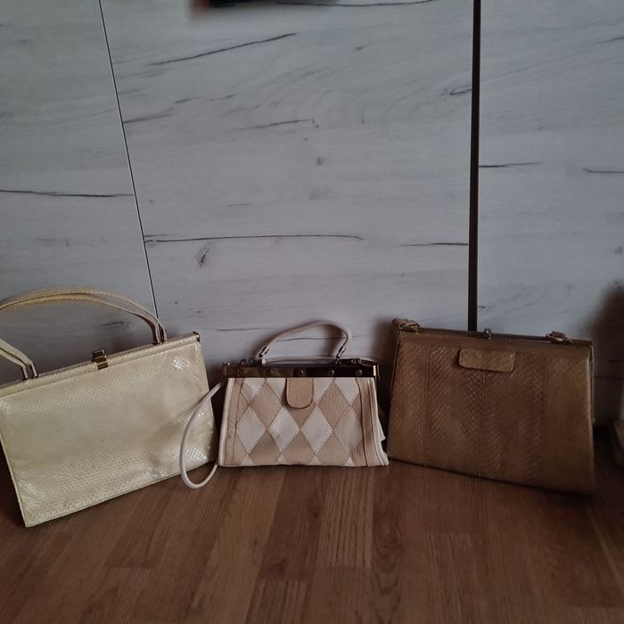 Frumoase poșete din piele