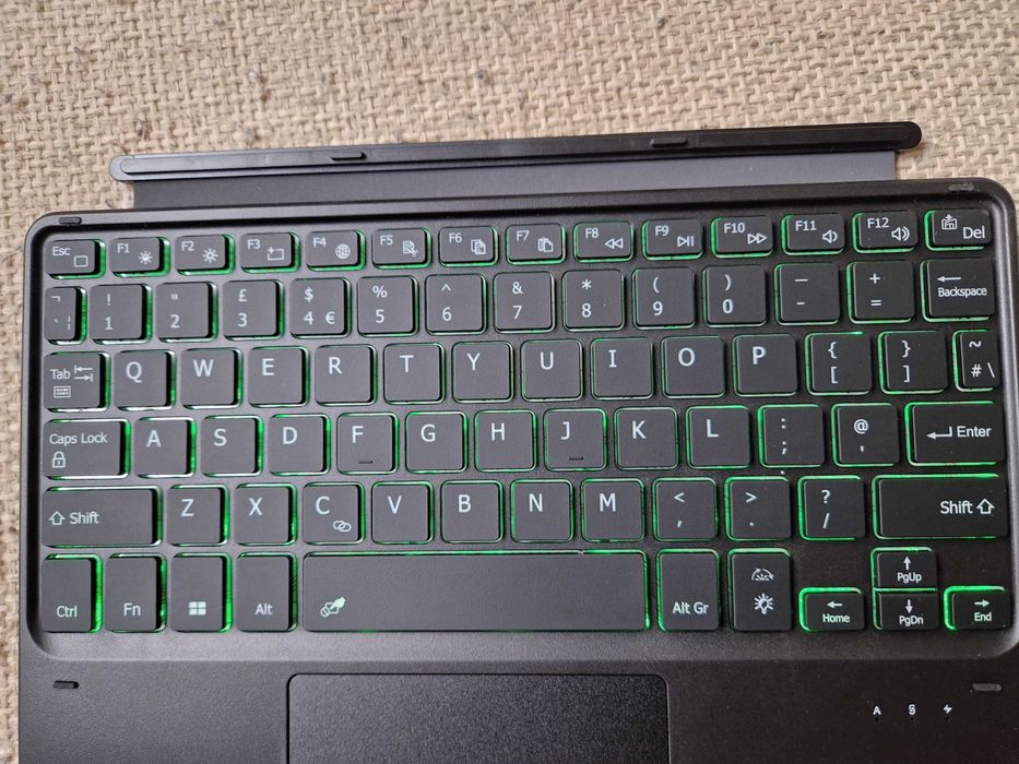 Безжична Bluetooth клавиатура с подсветка и тъчпад за Microsoft Surface Pro