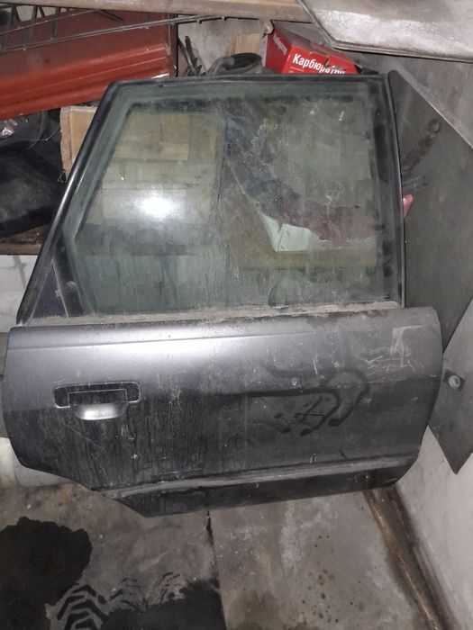 Дверь ауди б4 задняя правая в сборе