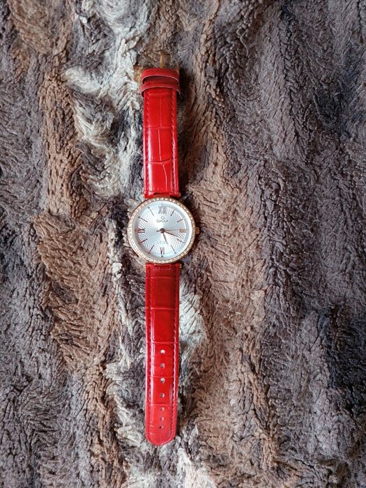 Продам женские часы