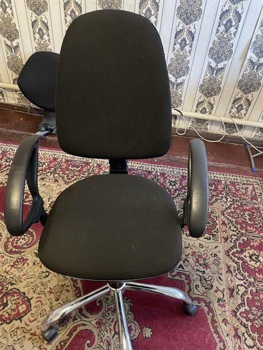 Продам кресло офисное
