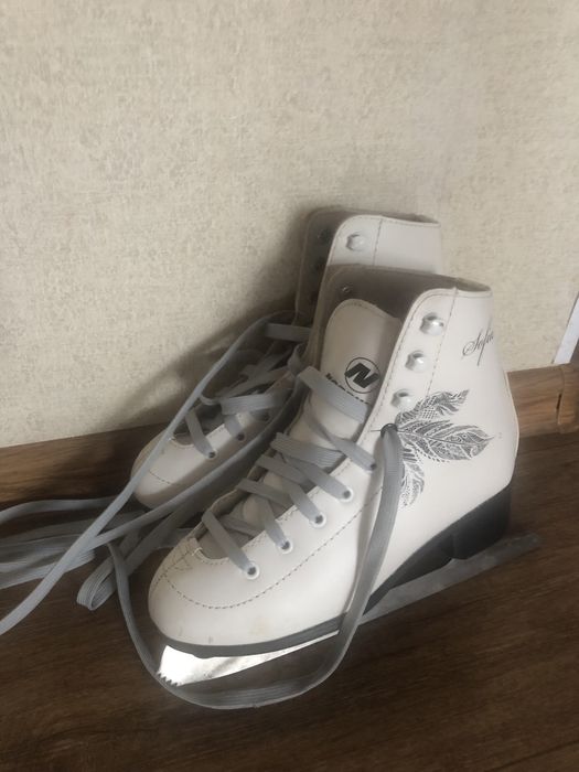 Продам коньки 35 размер