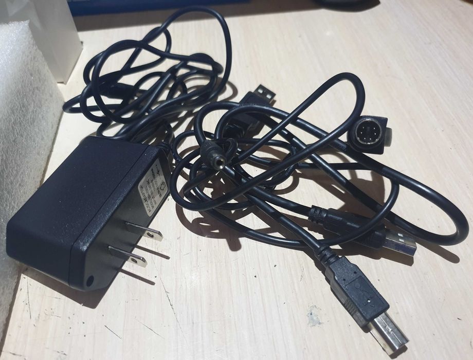 Внешний DVD-RW привод.