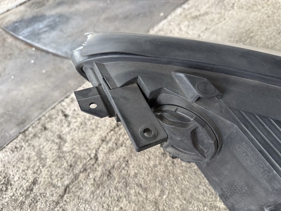 Фар за Киа Стоник Far Kia Stonic