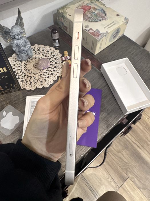 Продавам iPhone 12