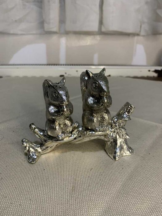 Sararita din metal Veverite