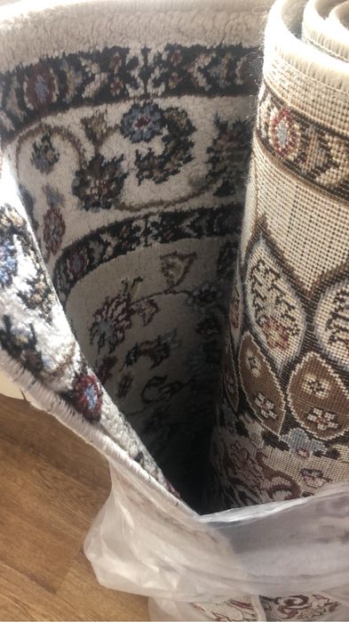 Продам ковры три штуки