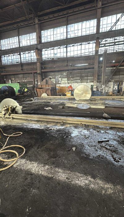 Demolari taiat spart, santuri electrice