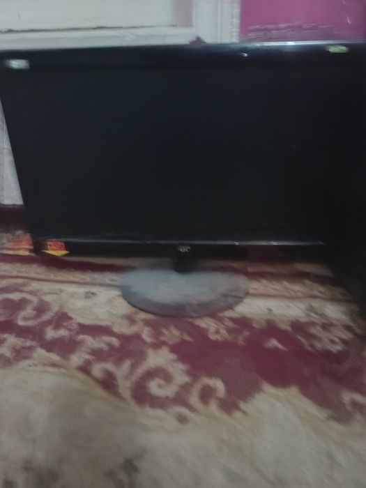 Kompyuter monitori bilan