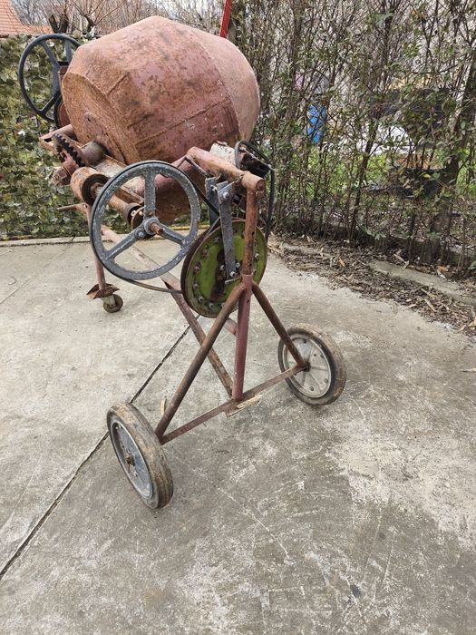 Betonieră mare de trei sau patru roabe