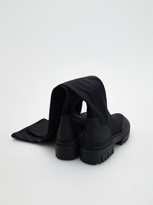 Reserved нови Ботуши над коляното