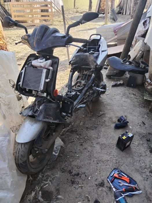 Vând scuter peugeot speed fight 2