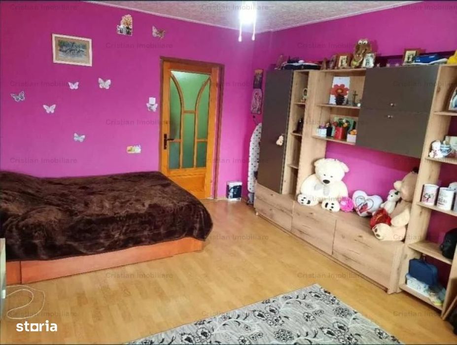 Etaj 3 , Decomandat 2 cam  zona Bis Sf.Gheorghe -Victoriei