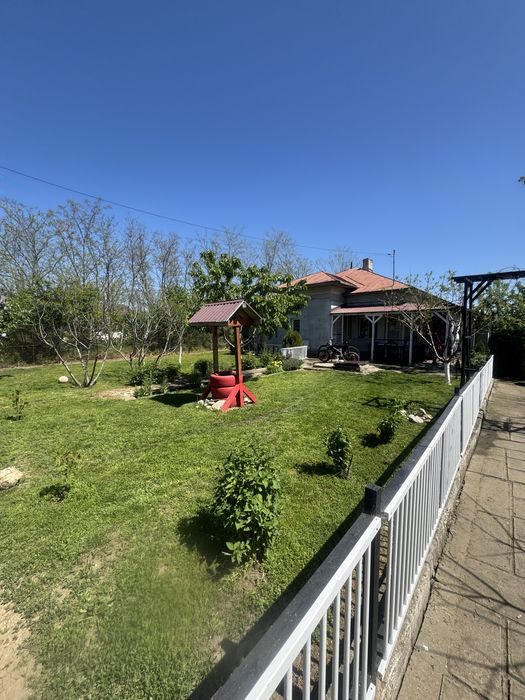 Vand casa + 2100 mp teren Frumusani