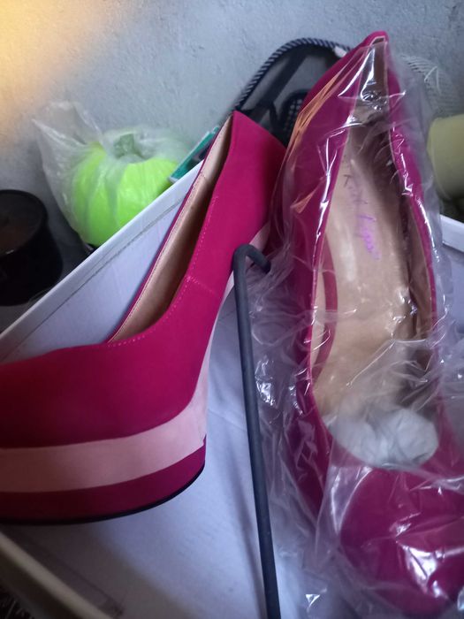 Дамски обувки чисто нови два чифта