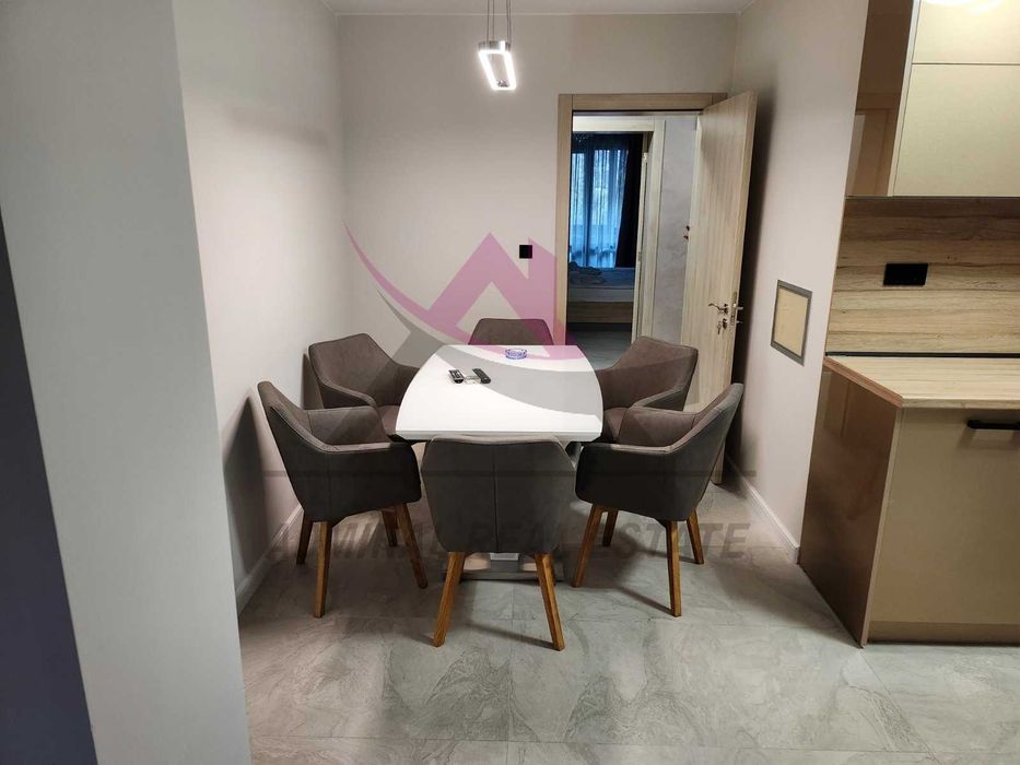 Дава се под наем Четиристаен апартамент в Варна, Базар Левски - 110 кв.м за 1380 € - Снимка #1