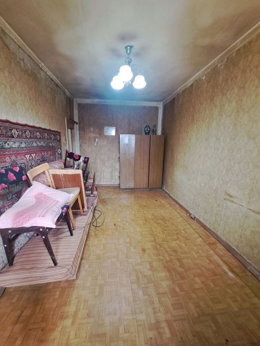 Срочна сотилади 2 хона 5 этаж 9 этажли домда локатсияси жуда зур