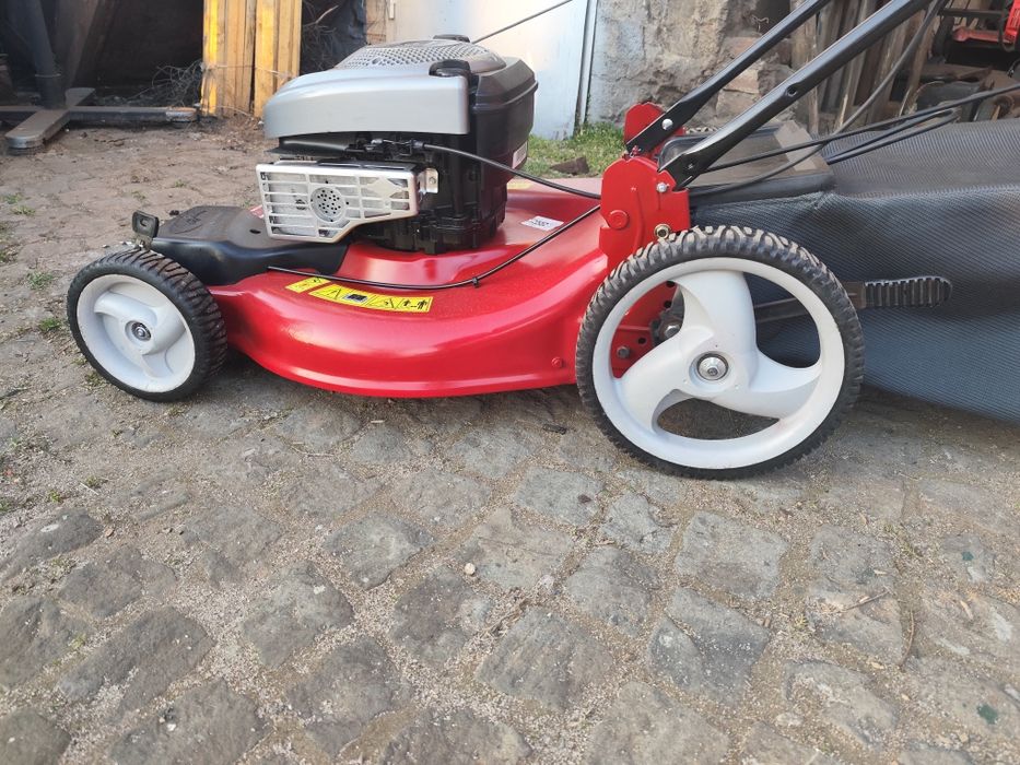 Самоходна бензинова косачка