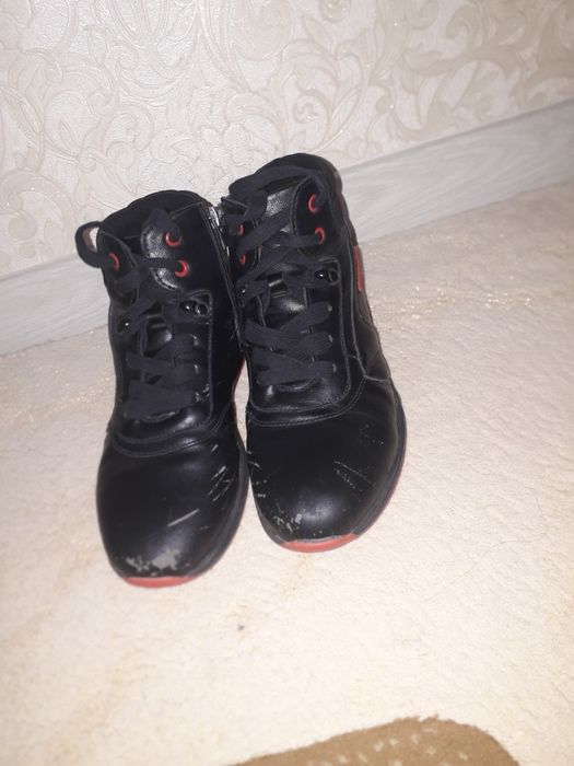 Продам демисизонную обувь.