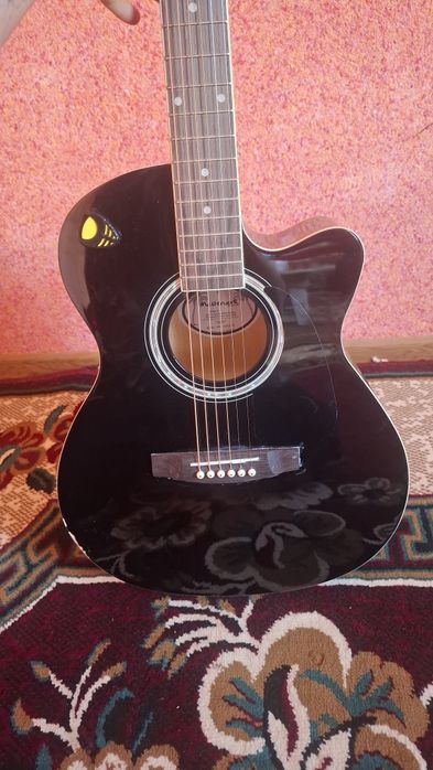 Akustik gitara sotiladi kelishamiz