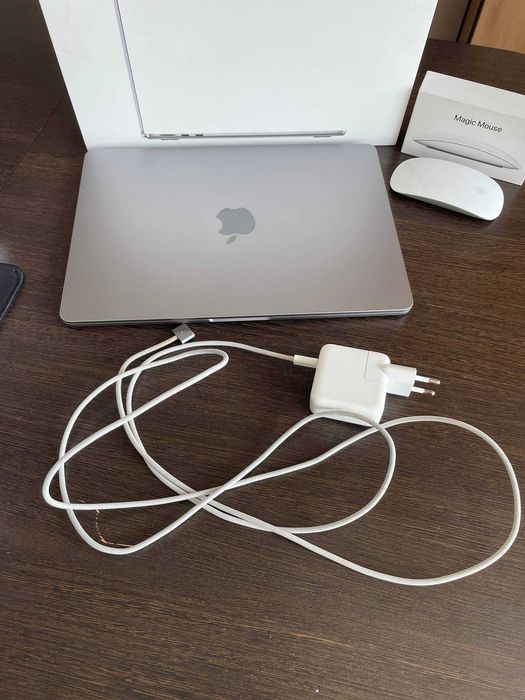 MacBook Air M2 (2022г) 16GB / 256GB + Apple Magic Mouse