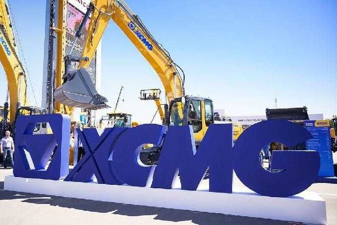 XCMG XE200C  гидравлический гусеничный экскаватор. 1,2