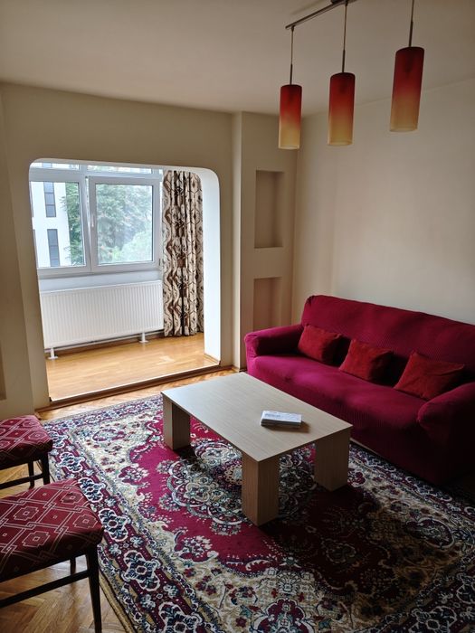 Închiriez apartament 3 camere