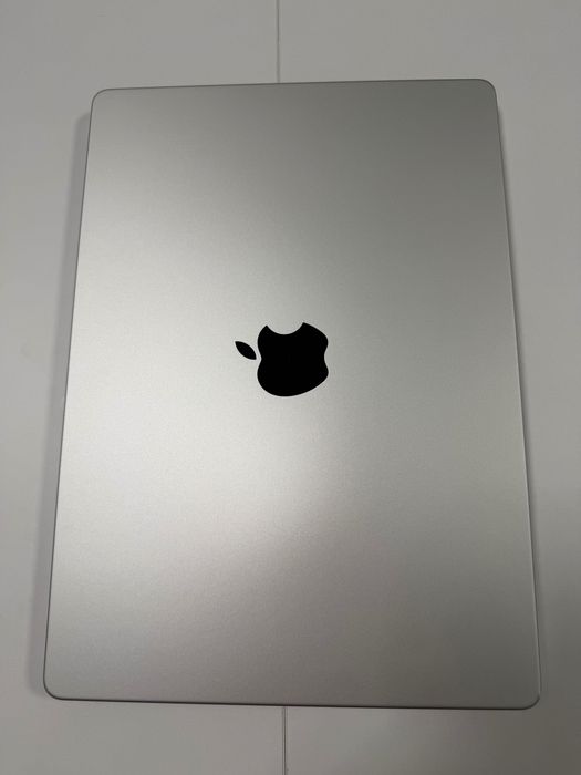 Продавам MacBook Pro M1 Pro 14’