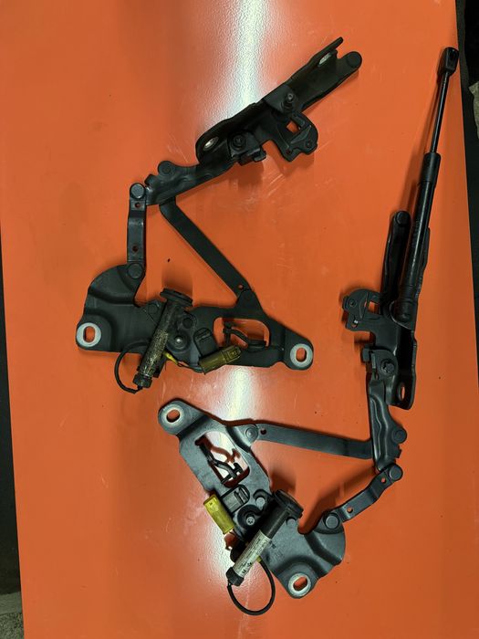 Панти за преден капак BMW F10/F11