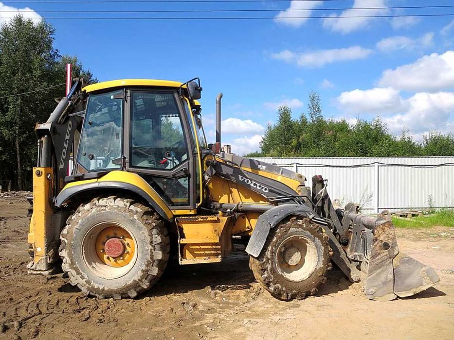 Сдаётся экскаватор-погрузчик. Стройка, земляные работы