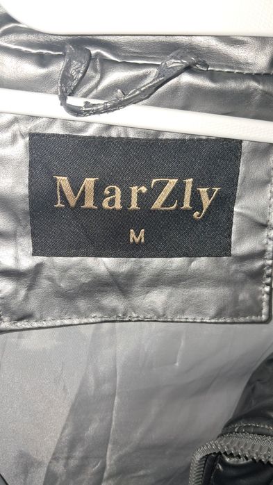 Geacă lungă metalică lucioasă