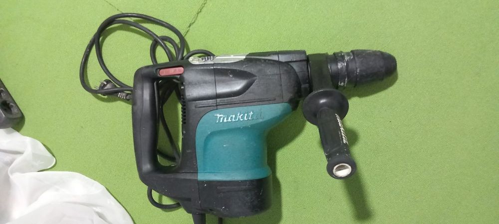 Bormașina sds max Makita