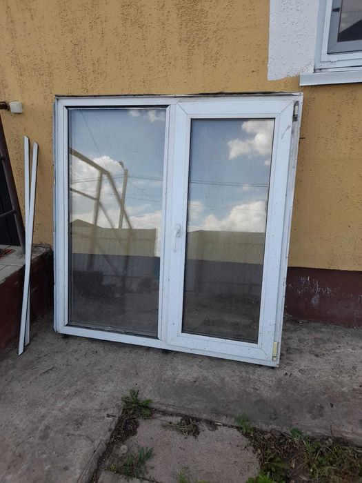 Продам пластиковое окно 126*131 см Тройной стеклопакет