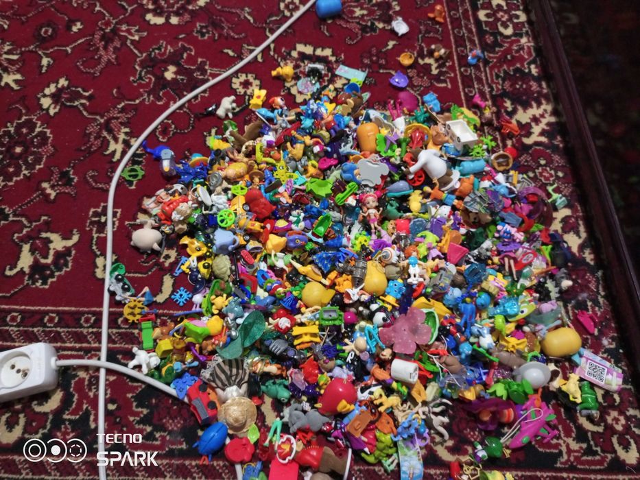 Киндер игрушки  детские яркие