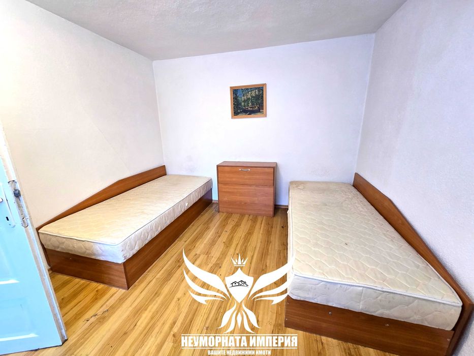 Продавам триетажна къща 162РЗП с 122кв.м. двор в с.Забърдо обл.Смолян