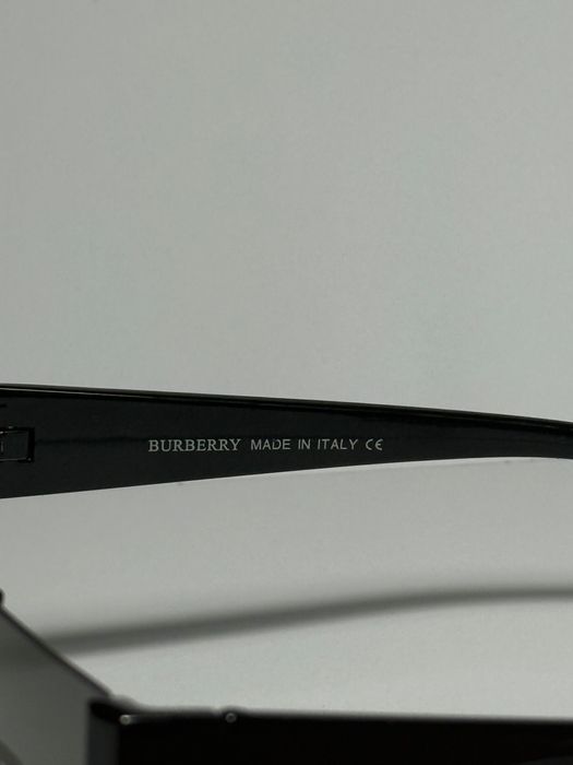 Ochelari de soare Burberry unisex – stil futurist