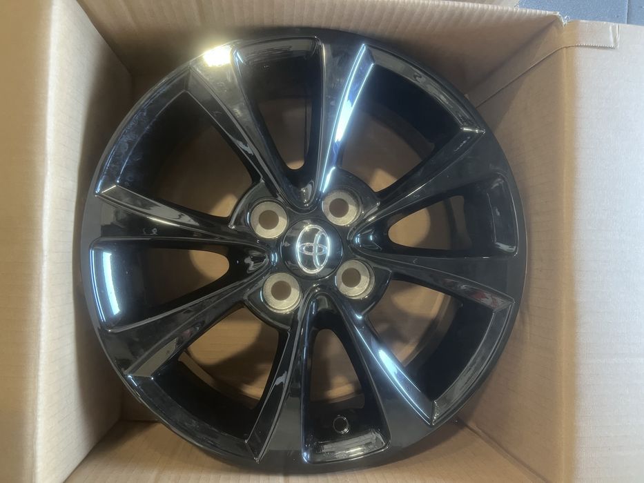 Toyota Yaris OEM джанти 15” 4x100 – Перфектно състояние
